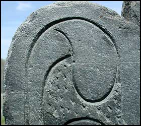 Capt. William Courtis (1779) headstone detail.